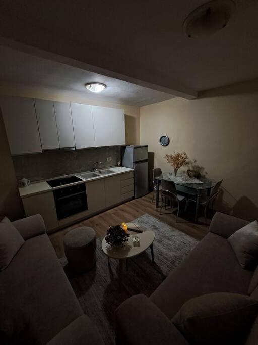 Quiet, Cozy, Luminous Apartment 地拉那 外观 照片